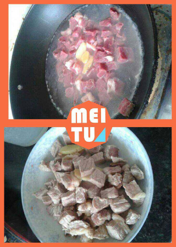 土豆焖牛肉,牛肉放锅里煮去血腥味，捞起装盘。
