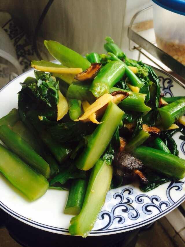 姜丝香菇炒芥蓝