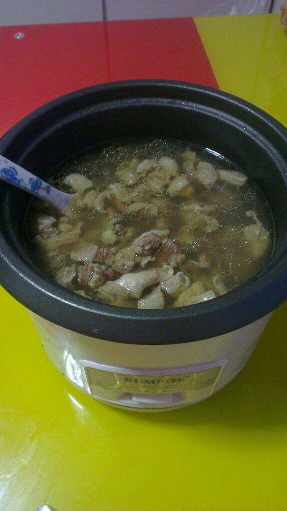 土豆炖牛肉,将葱段儿 姜片儿 八角 花椒 捞出扔掉;