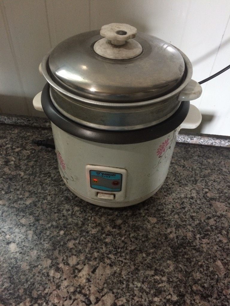 电饭锅蒸酱肉,如图加盖按下煮饭键