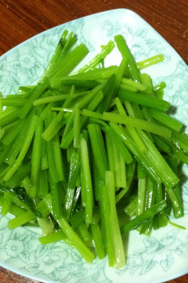 拌芹菜
