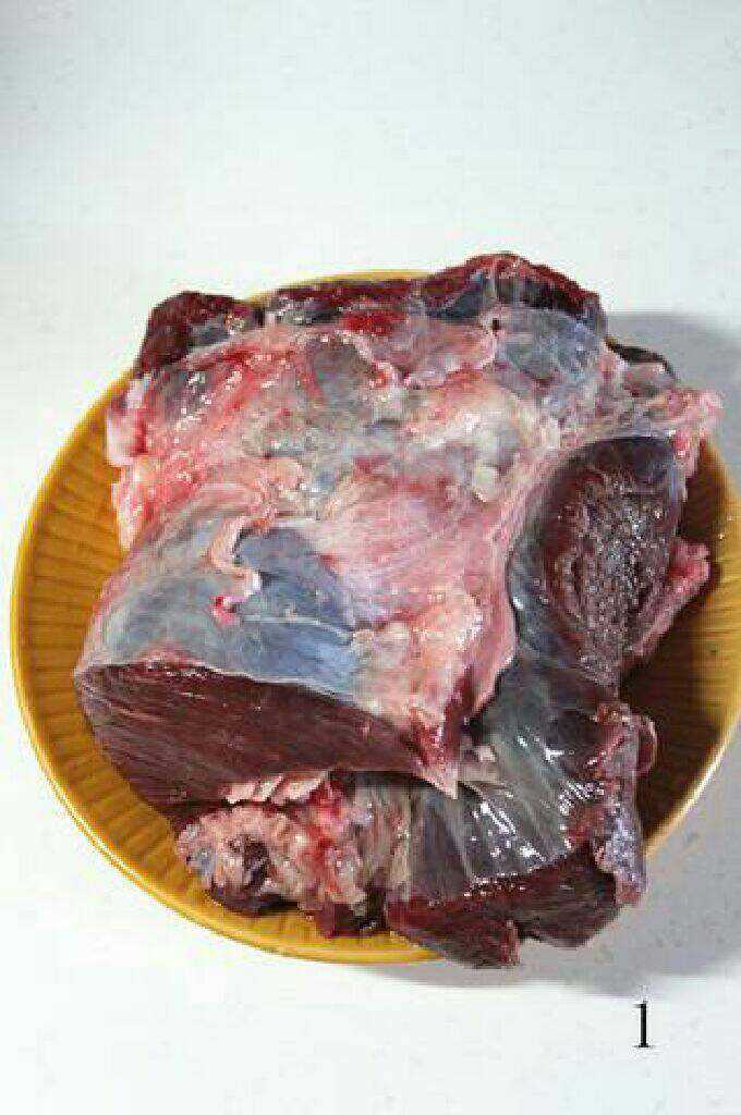 酱牛肉的家常做法, <a style='color:red;display:inline-block;' href='/shicai/ 981'>牛腱子</a>1KG,自来水下冲洗干净