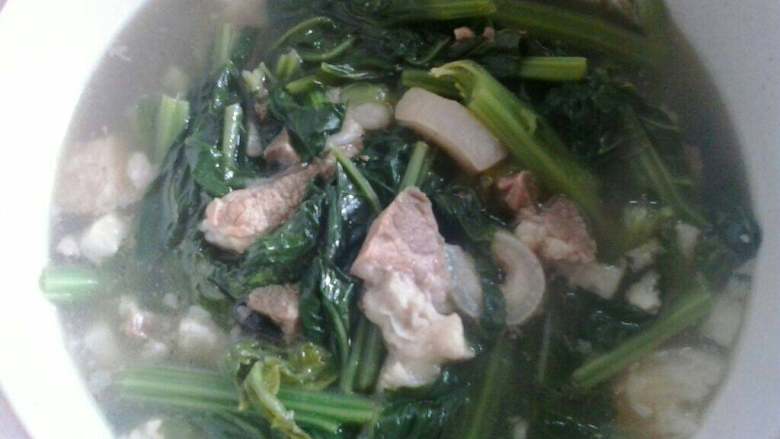 电饭锅菜谱春菜炖猪肉,待猪肉熬至熟透、下<a style='color:red;display:inline-block;' href='/shicai/ 6491'>春菜</a>