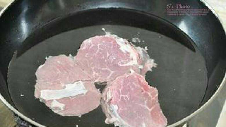 硬菜之卤牛肉, 冷水入锅,开小火,不能让锅里的水开,