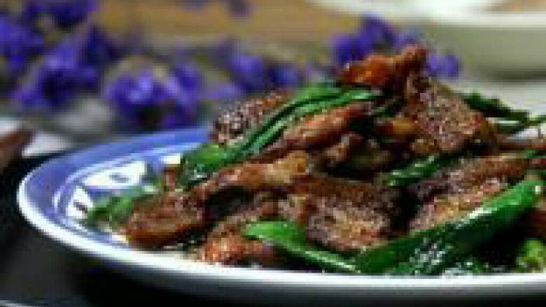 盐煎肉,出锅,乘盘