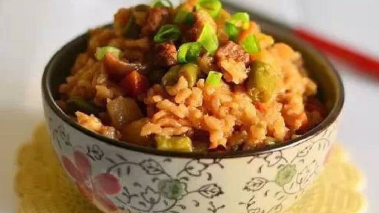 五花肉豆角焖饭