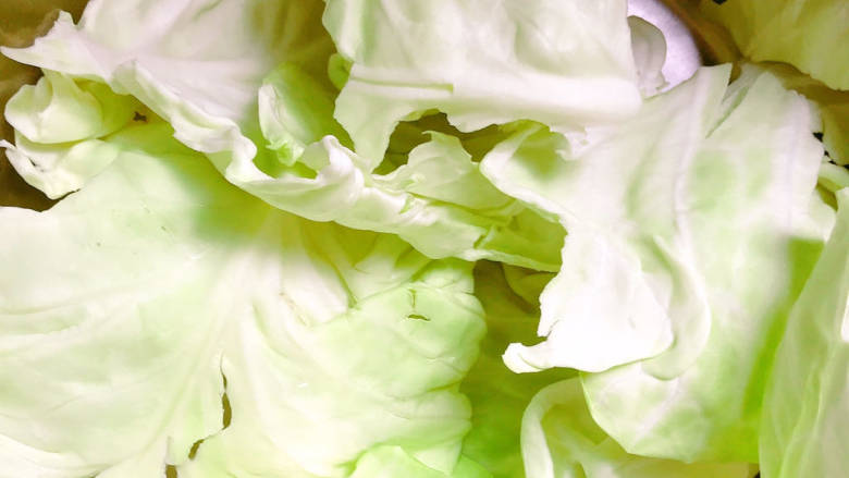 包菜猪肉饺子,<a style='color:red;display:inline-block;' href='/shicai/ 3511'>包菜</a>洗干净