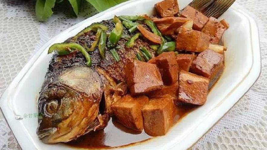 红烧鲫鱼豆腐