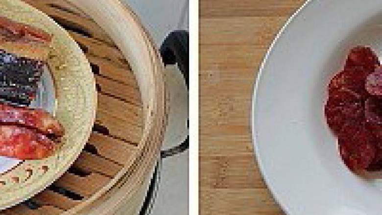 经典广式腊味煲仔饭,<a style='color:red;display:inline-block;' href='/shicai/ 4536'>腊肠</a>和<a style='color:red;display:inline-block;' href='/shicai/ 436'>腊肉</a>用清水清洗干净后，上锅蒸15分钟，放凉后切片，<a style='color:red;display:inline-block;' href='/shicai/ 3517'>青菜</a>洗净入开水锅焯熟备用