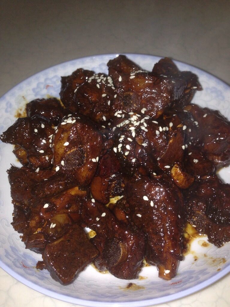 糖醋排骨,快出锅前，根据个人的口味再加入适量的盐再闷几分钟至排骨肉嫩