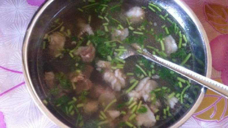 清炖羊肉汤,可以根据自己的口味加入香菜,醋,香油。