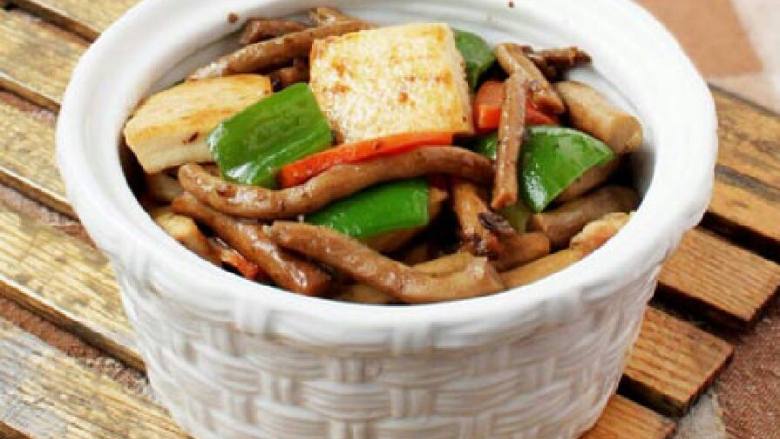 茶树菇烧豆腐