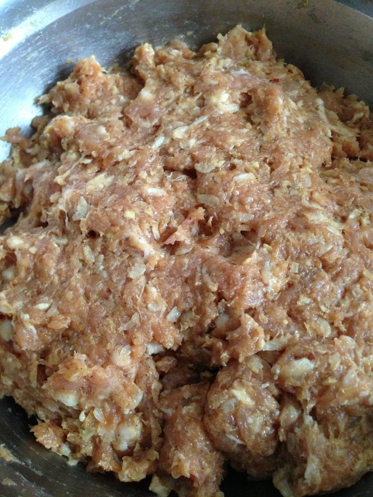 韭菜饺子,如图<a style='color:red;display:inline-block;' href='/shicai/ 7436'>大肉</a>和<a style='color:red;display:inline-block;' href='/shicai/ 289'>虾米</a><a style='color:red;display:inline-block;' href='/shicai/ 9'>鸡蛋</a>所有调料 泼油腌半小时