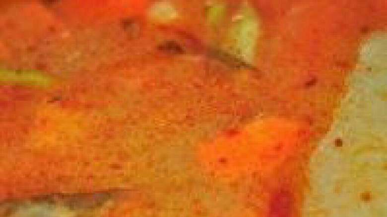 秘制红烧牛腩面, 大火煮开,转小火炖1个小时,入味。