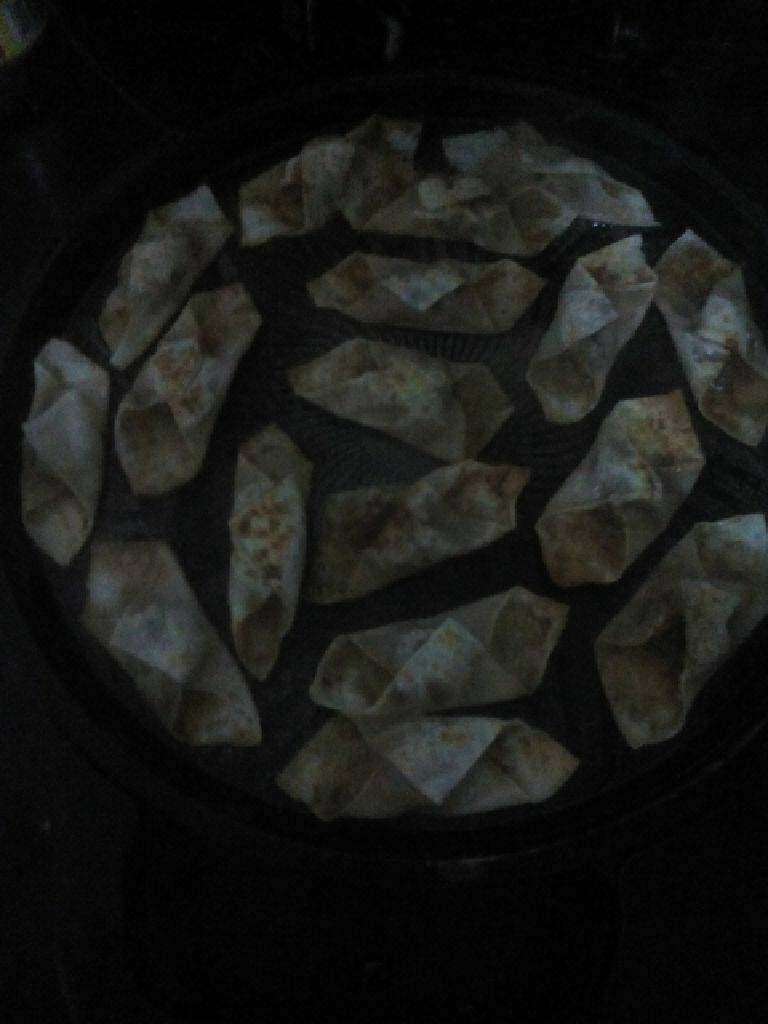 羊肉锅贴,熟后放入盘中即可