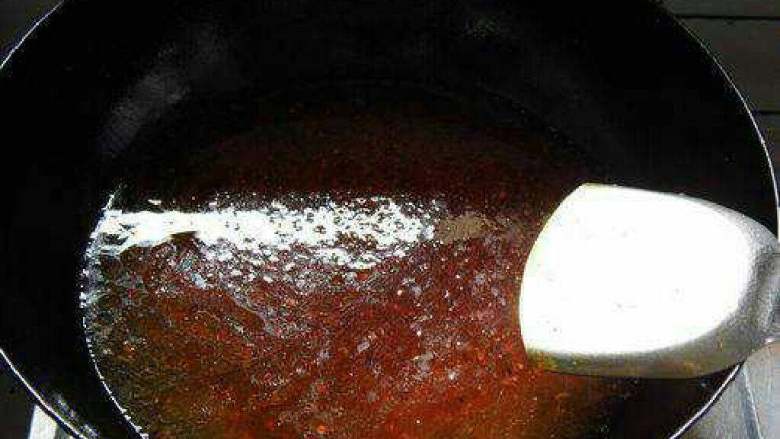 水煮肉,加水烧开，放点<a style='color:red;display:inline-block;' href='/shicai/ 10588'>糖</a>