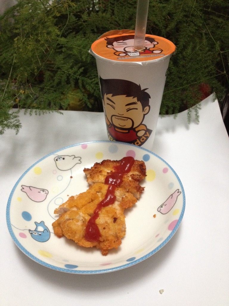 炸鸡排,如图鸡排配奶茶也是不错的选择哦,