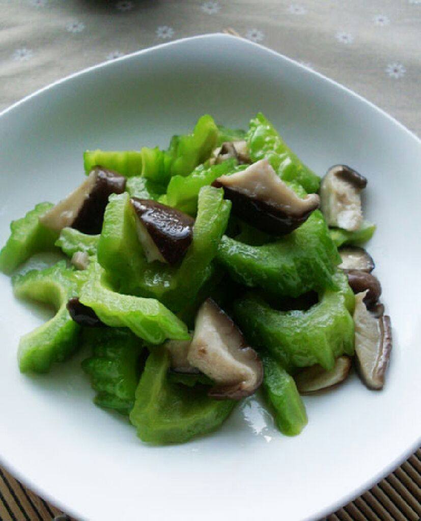 苦瓜炒香菇