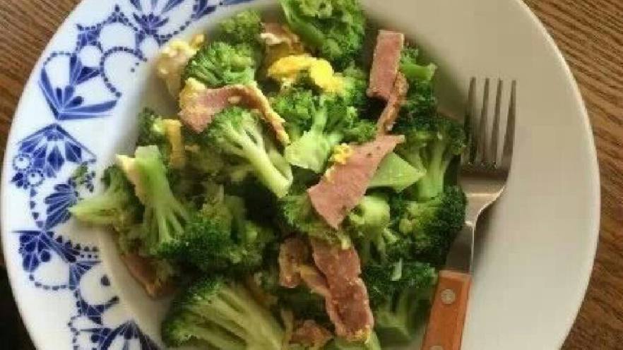火腿炒西兰花