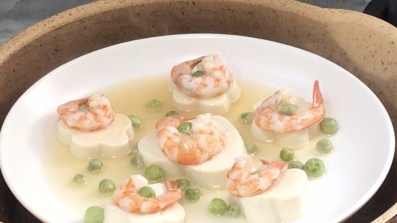 鲜虾豆腐,5分钟后打开锅盖,小心点取出
