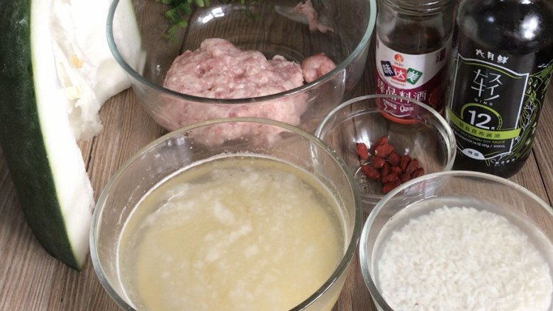 书中自有黄金屋,备好食材,糯米和黄小糯米提前浸泡两小时以上