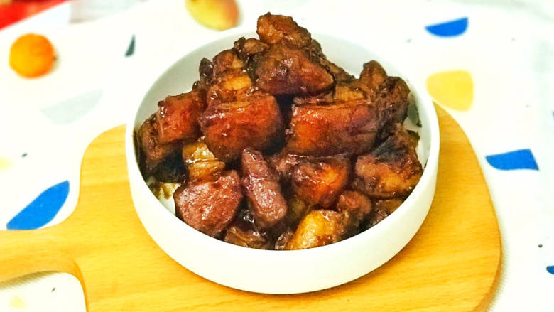 五花肉焖小土豆,美味的五花肉焖小土豆就做好了