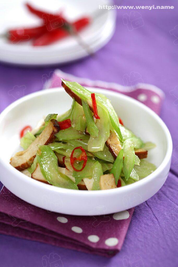 芹菜炒熏干