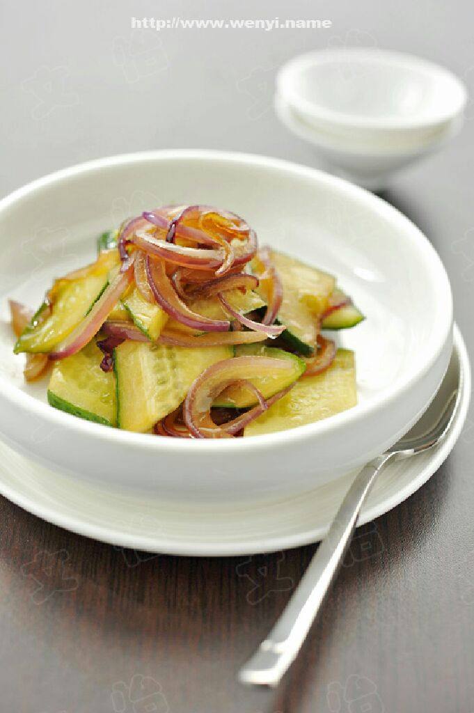 洋葱炒黄瓜