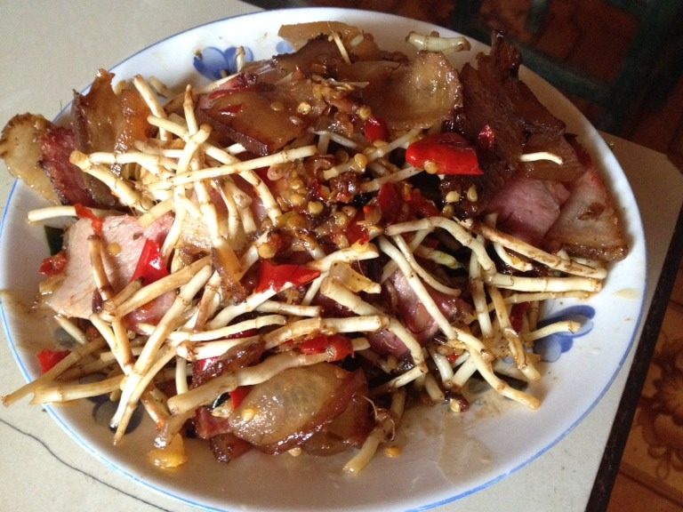 折耳根炒腊肉