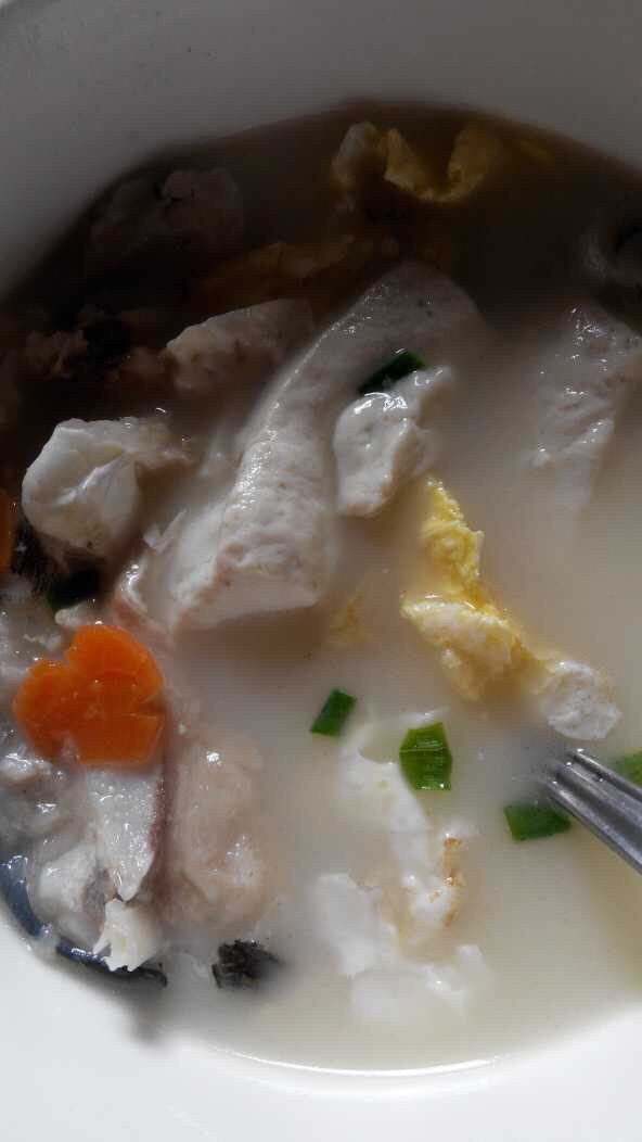 胡萝卜鱼头豆腐汤