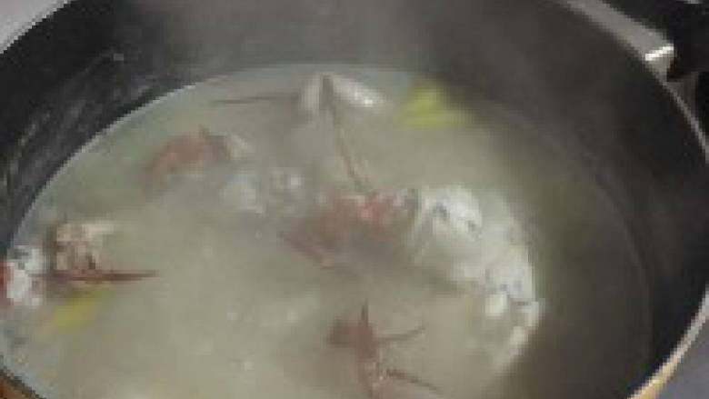 螃蟹粥,.先把米做成粥，再放入海鲜