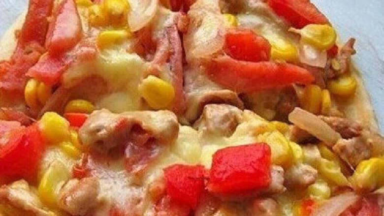 蕃茄肉丝洋葱披萨