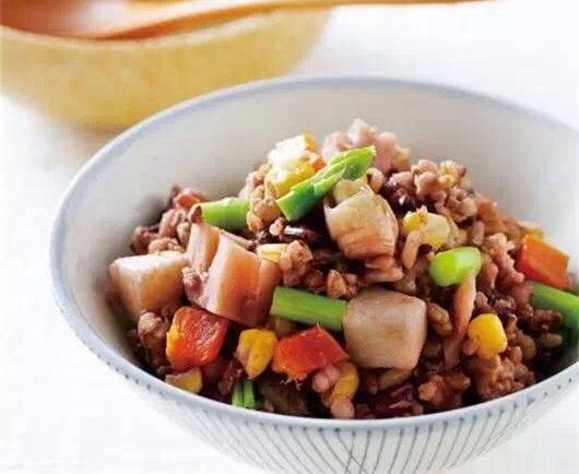鲜蔬杂粮饭