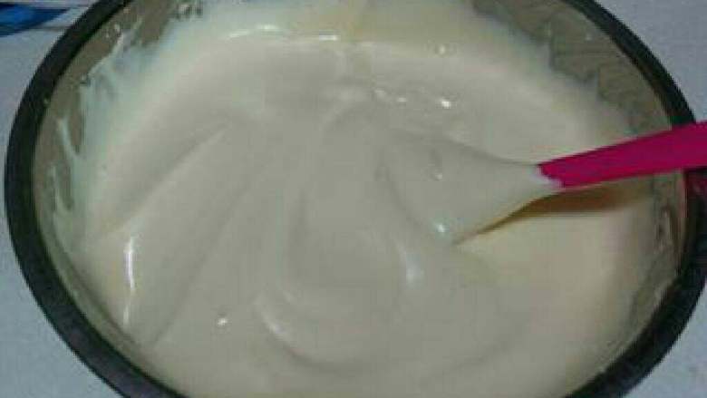 【蜂蜜海绵蛋糕】, 用刮刀快速翻拌均匀