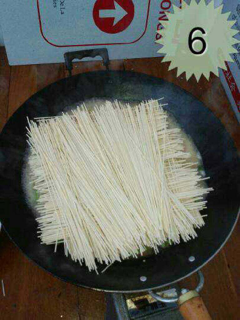 豆角焖面,放入面条