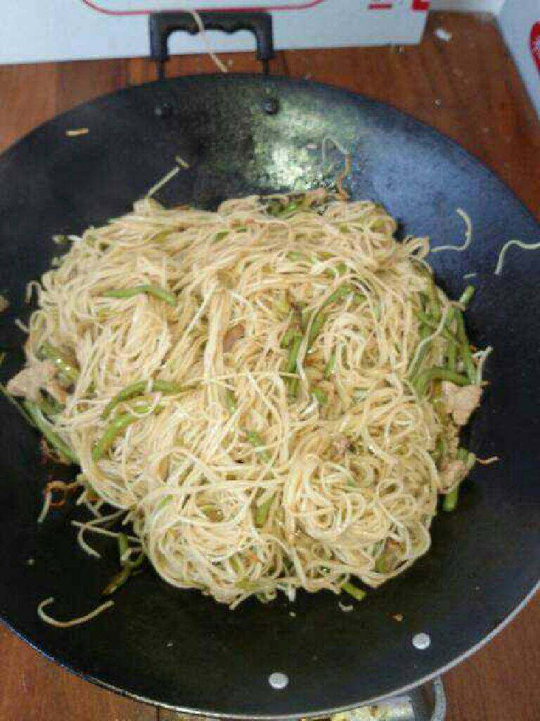 豆角焖面,焖干水分翻炒一下出锅。