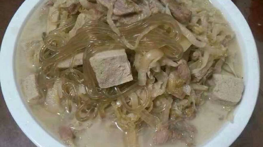 酸菜炖冻豆腐