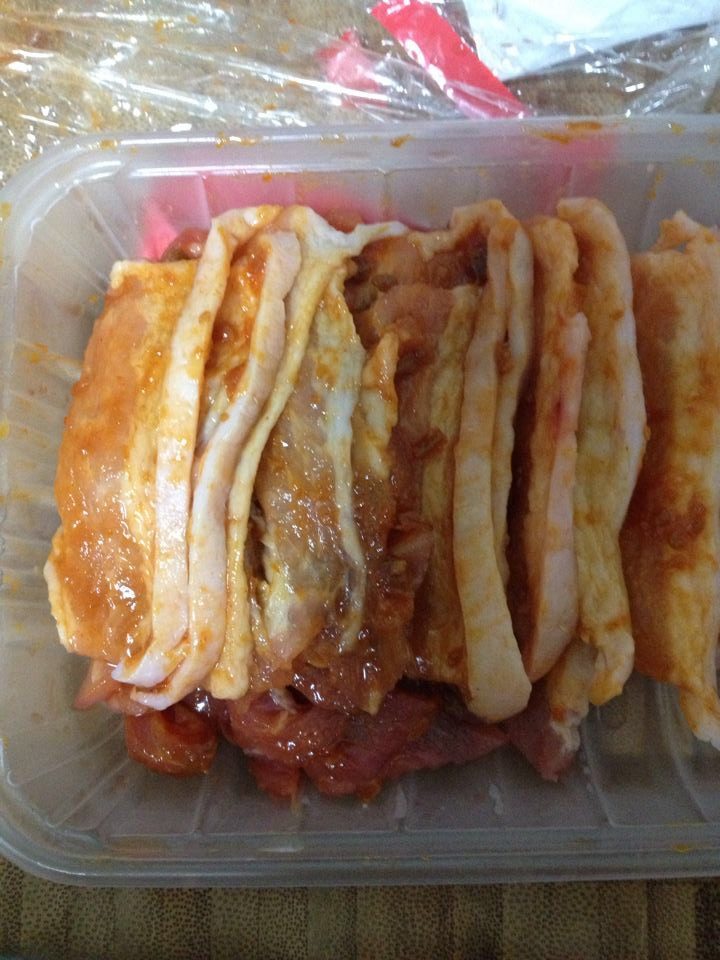韩式烤五花肉,<a style='color:red;display:inline-block;' href='/shicai/ 428'>五花肉</a>切片，提前一晚上用韩式烤肉酱腌制好，放入冰箱冷藏