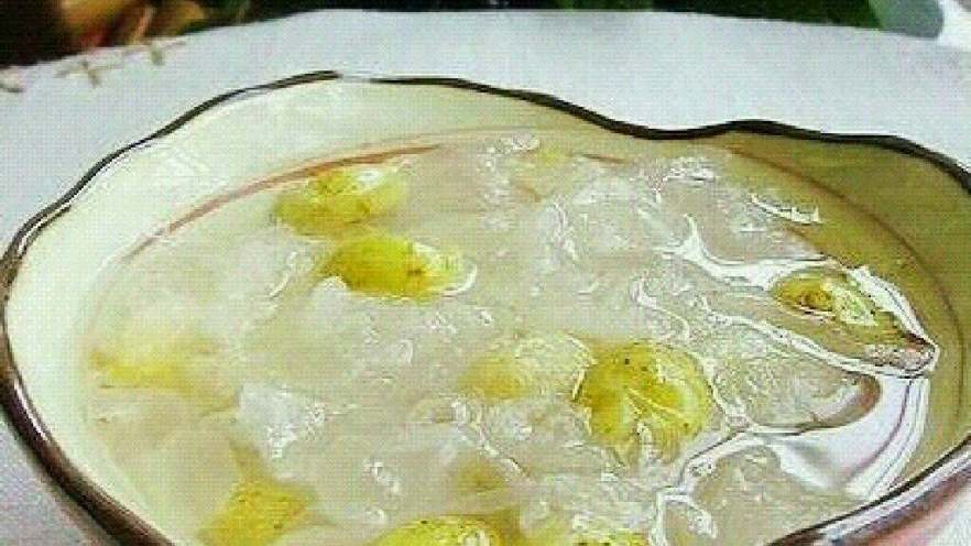 葡萄炖银耳