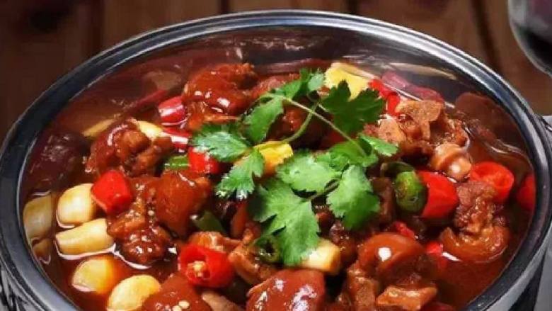 辣椒黄豆炖猪蹄