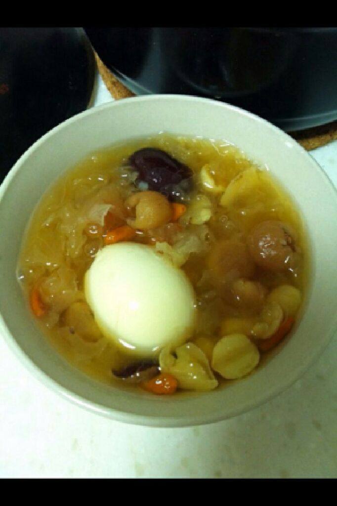 红枣桂圆雪耳糖水