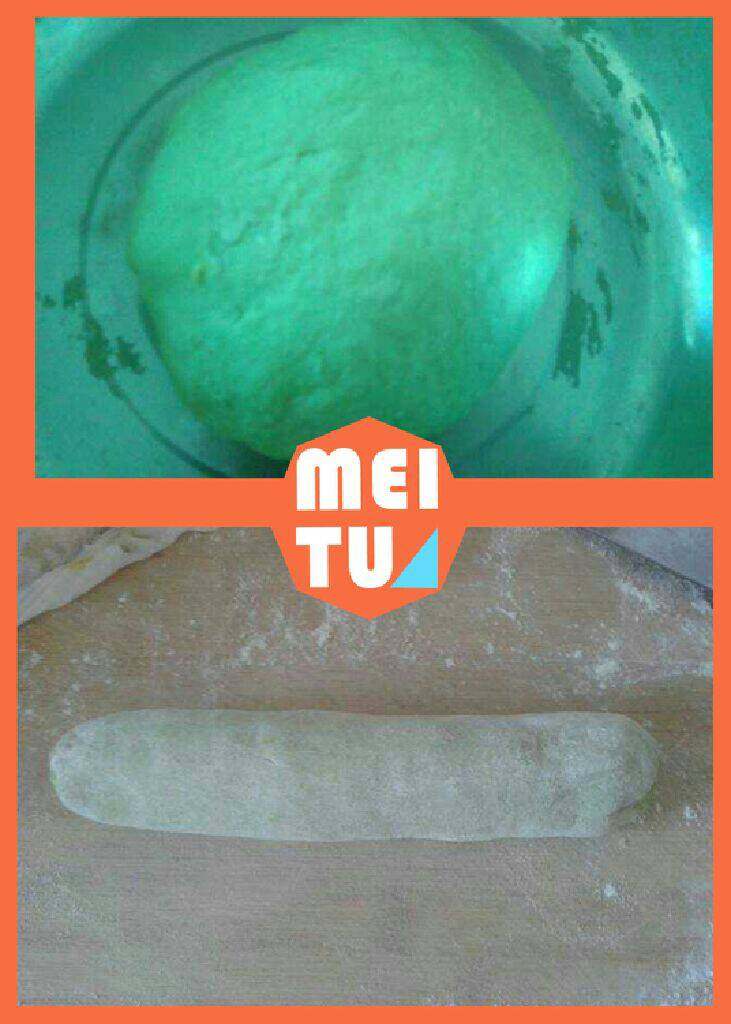 太阳蒸饺,菠菜汁也加面粉揉成面团,搓长条。