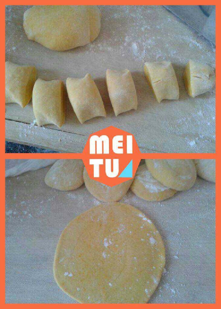 太阳蒸饺,用刀切成小剂子,再擀成面皮