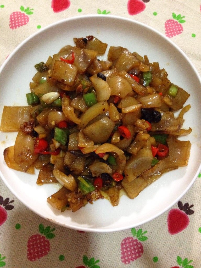 豆豉<span style="color:red">辣椒</span><span style="color:red">炒</span><span style="color:red">肉皮</span>