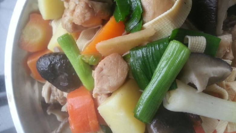 鸡肉炖土豆