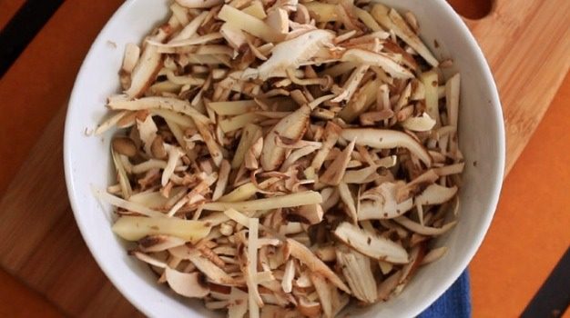 蘑菇浓汤,蘑菇土豆丝放一大盆里拌均匀