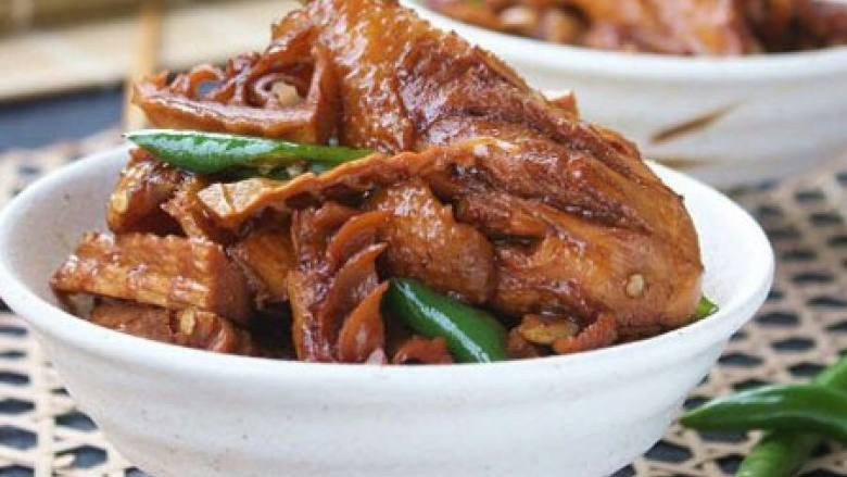 笋干烧鸡