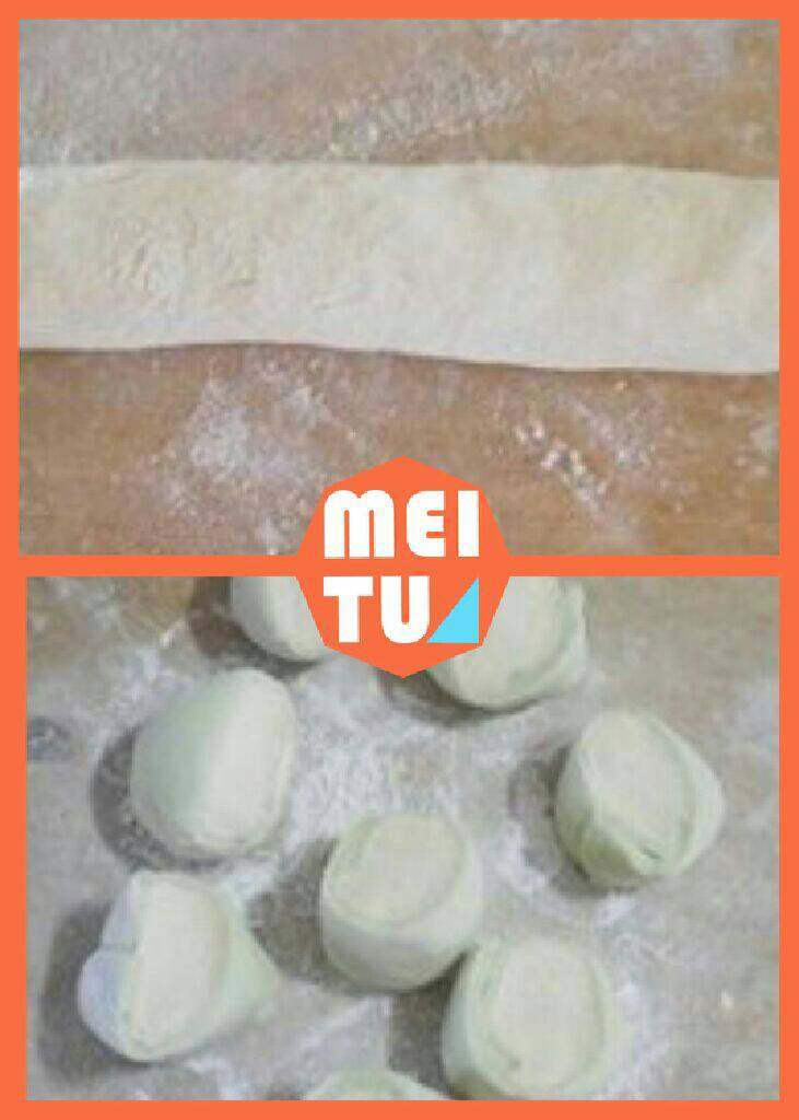白菜猪肉粉条包子,将面团揉搓成适当粗细,切成大小差不多的面剂子