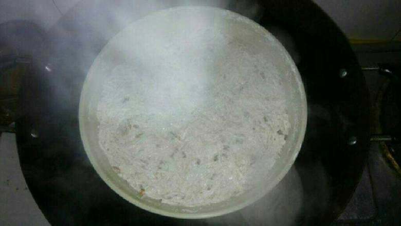香煎芋头糕,放蒸锅蒸20分钟左右。