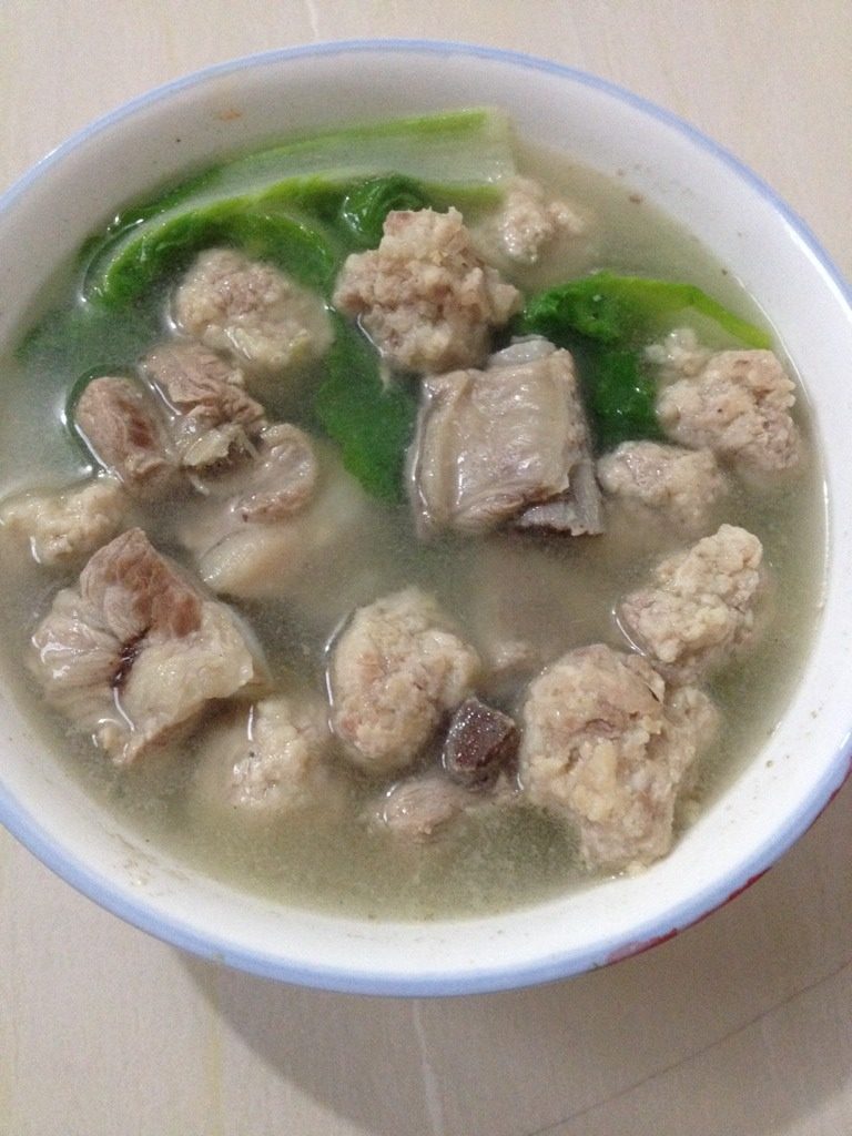排骨肉丸小白菜汤